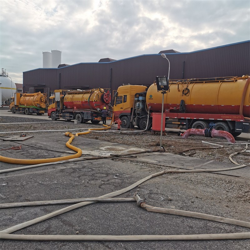 平乐污水池清理